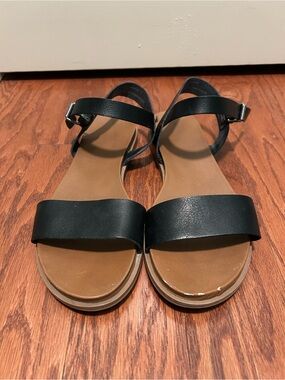 Universal Thread Women's Black Ankle-Strap Flat Sandals